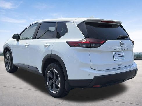 Certified 2026 Nissan Rogue SV FWD image 3