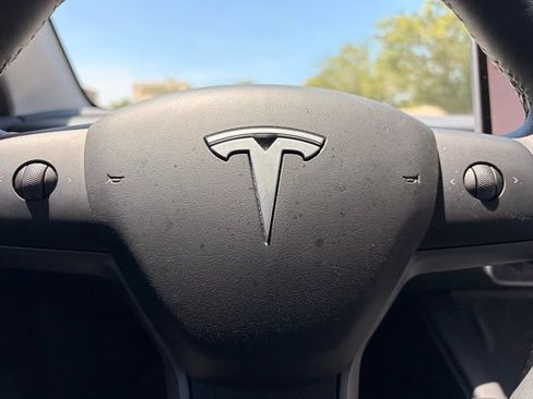 Used 2025 Tesla Model Y Long Range RWD image 18