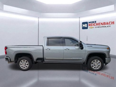 Used 2025 Chevrolet Silverado 2500 High Country w/ High Country Premium Package AWD/4WD image 3