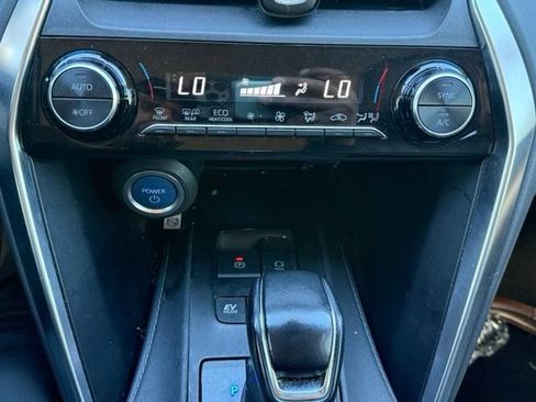Used 2021 Toyota Venza LE w/ Carpet Mat Package (TMS) AWD/4WD image 20