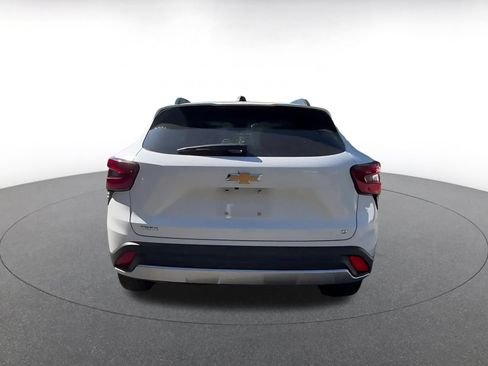 Used 2025 Chevrolet Trax LT w/ LT Convenience Package FWD image 12