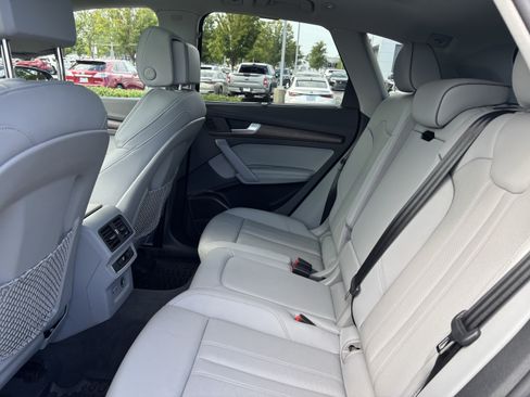 Certified 2025 Audi Q5 2.0T Premium Plus w/ Premium Plus Package AWD/4WD image 18