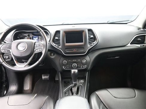 Used 2019 Jeep Cherokee Latitude Plus image 24