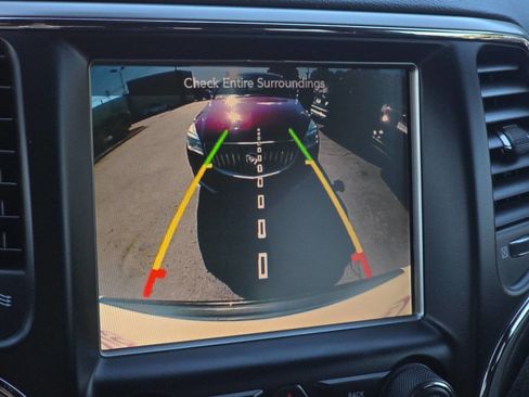 Used 2017 Jeep Grand Cherokee Altitude image 4