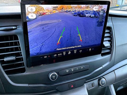 Used 2022 Ford E-Transit Medium Roof image 26