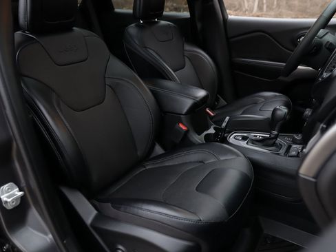 Used 2022 Jeep Cherokee Latitude Lux w/ Sun & Sound Group image 32