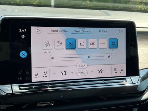 New 2025 Volkswagen Atlas SEL image 17