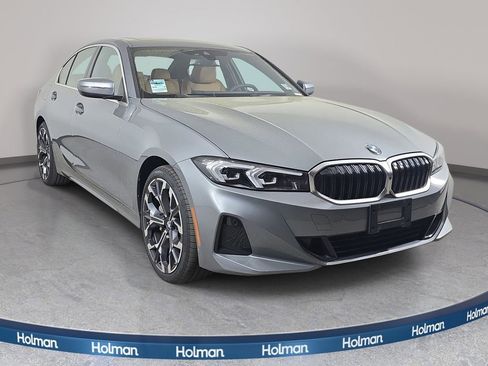 Used 2025 BMW 330i xDrive Sedan w/ Convenience Package image 4