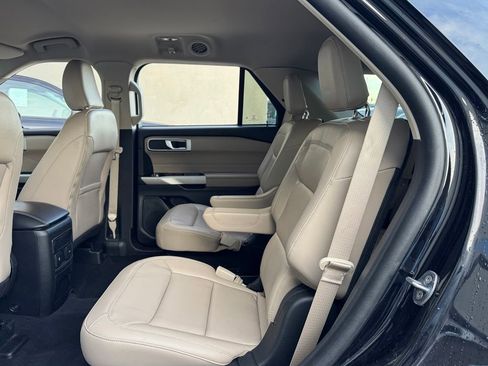 Used 2023 Ford Explorer XLT w/ Equipment Group 202A image 28