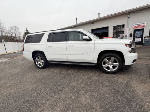 Used 2015 Chevrolet Suburban LT image 6