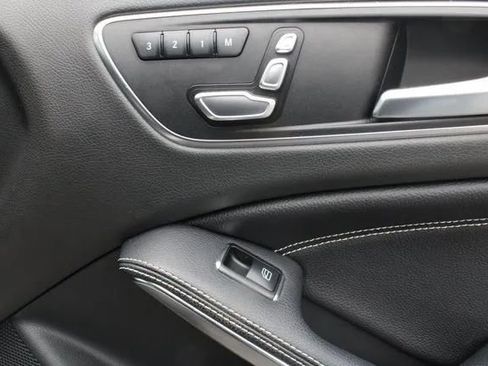 Used 2018 Mercedes-Benz GLA 250 4MATIC image 48