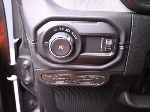 Used 2025 Jeep Wrangler Unlimited Sahara AWD/4WD image 18