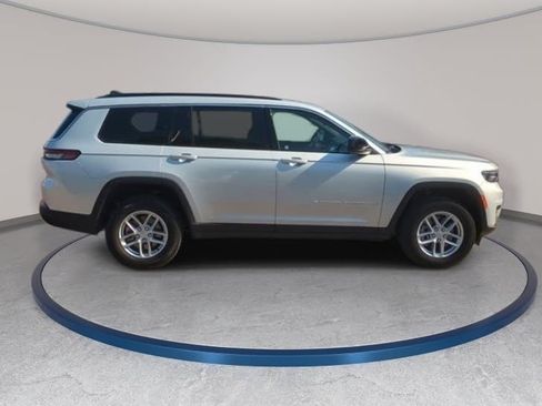 Used 2024 Jeep Grand Cherokee L Laredo w/ Luxury Tech Group I AWD/4WD image 4