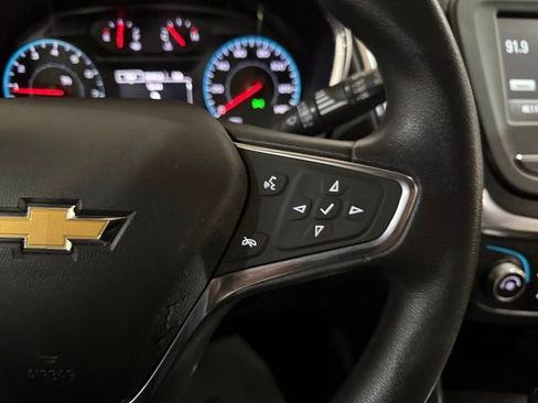 Used 2018 Chevrolet Equinox LT FWD image 16