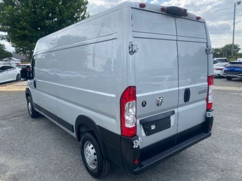 Used 2023 RAM ProMaster 2500 w/ Driver Convenience Group FWD image 3