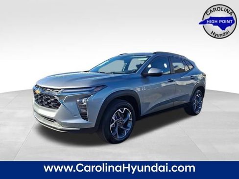 Used 2024 Chevrolet Trax LT image 3