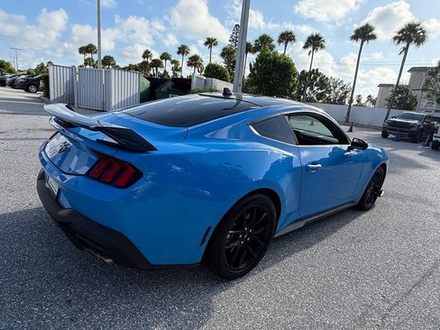 Used 2025 Ford Mustang Coupe RWD image 7