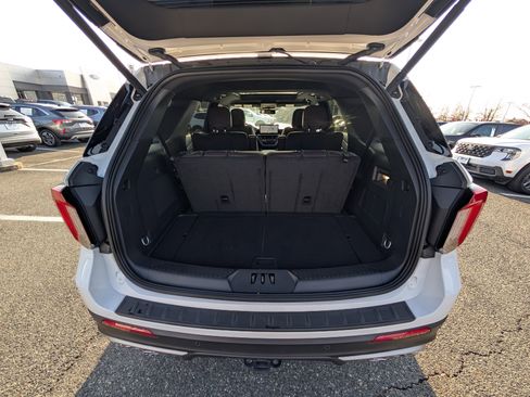 Used 2025 Ford Explorer Platinum w/ Ultimate Package image 13