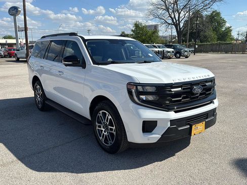 Used 2025 Ford Expedition Active image 1