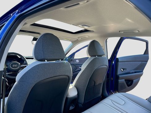 Certified 2025 Hyundai Elantra Limited image 6