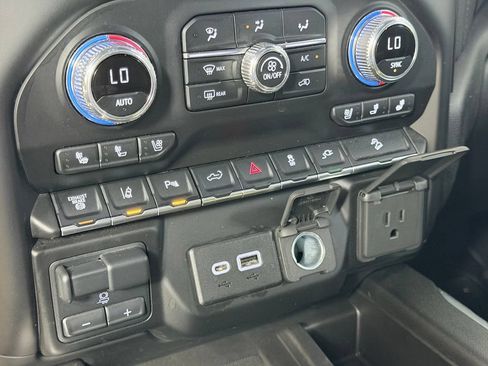 Used 2022 GMC Sierra 2500 AT4 w/ AT4 Premium Plus Package AWD/4WD image 49