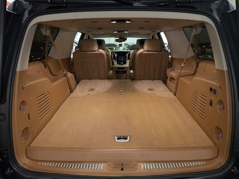 Used 2016 Cadillac Escalade ESV Platinum image 38