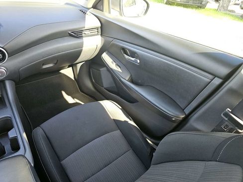 Used 2025 Nissan Sentra SV FWD image 16
