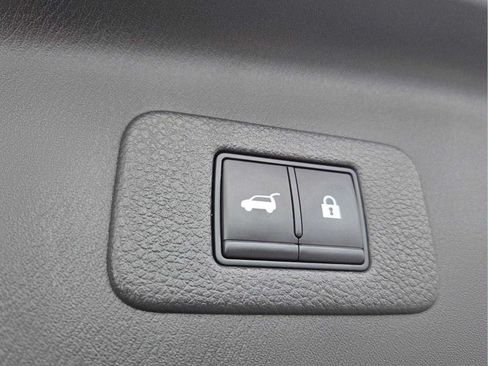 Used 2021 Nissan Armada SL w/ Captain's Chairs Package RWD image 19