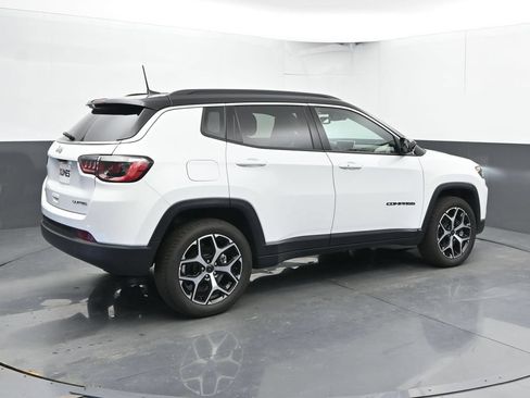 Used 2025 Jeep Compass Limited AWD/4WD image 3