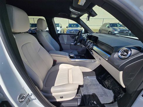 Used 2021 Mercedes-Benz GLB 250 4MATIC image 11