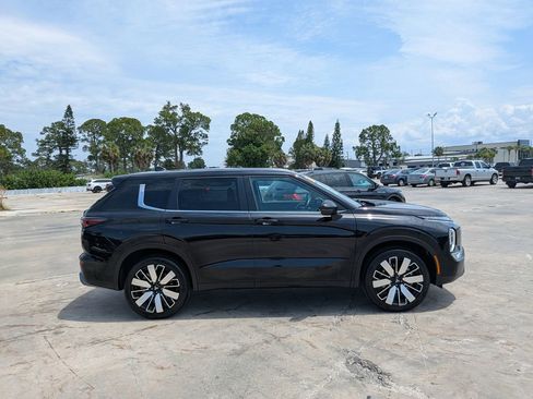 Used 2025 Mitsubishi Outlander SE FWD image 9