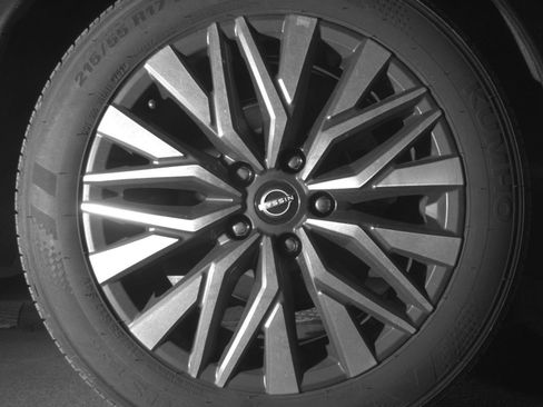 Used 2025 Nissan Altima 2.5 SV FWD image 18