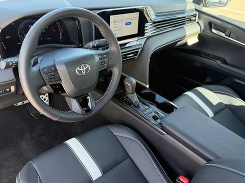 Used 2026 Toyota Camry SE w/ Convenience Package FWD image 9