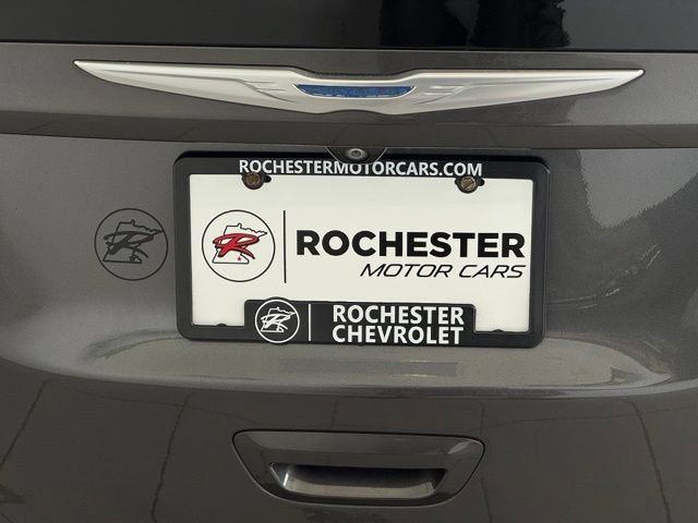 Used 2017 Chrysler Pacifica Touring FWD image 39