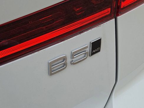 New 2026 Volvo XC60 B5 Core AWD/4WD image 12