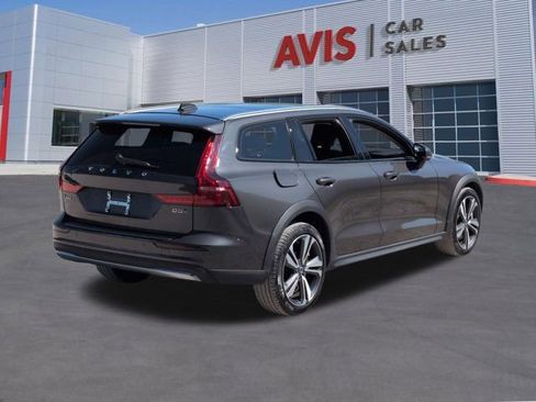 Used 2025 Volvo V60 B5 Cross Country Plus AWD/4WD image 6