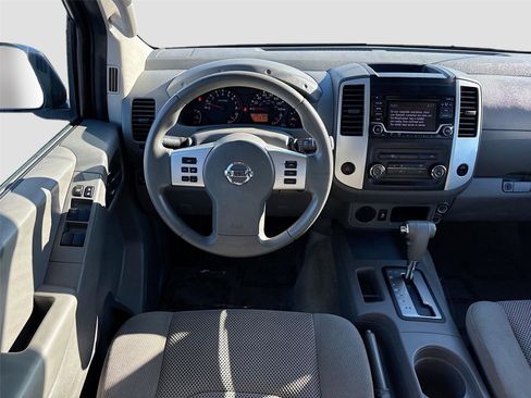 Used 2015 Nissan Frontier SV image 20