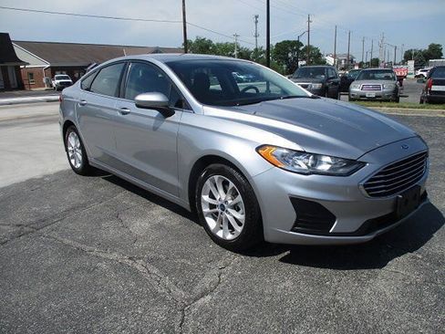 Used 2020 Ford Fusion SE FWD image 2