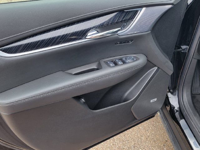 Used 2025 Cadillac XT6 Premium Luxury AWD/4WD image 8