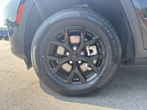 Used 2024 Jeep Grand Cherokee L Laredo image 12