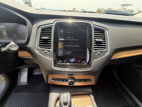Used 2021 Volvo XC90 T6 Momentum w/ Climate Package AWD/4WD image 13