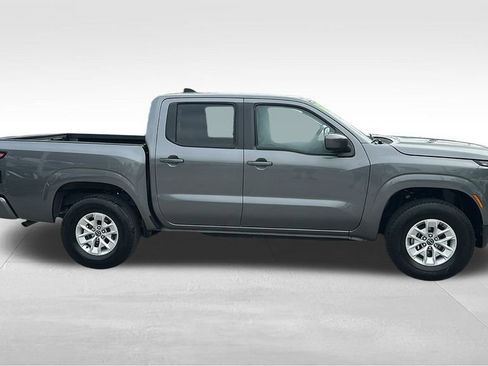 Used 2024 Nissan Frontier SV image 8