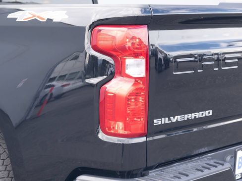 Used 2022 Chevrolet Silverado 1500 Custom AWD/4WD image 21