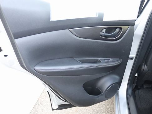 Used 2021 Nissan Rogue Sport S image 15