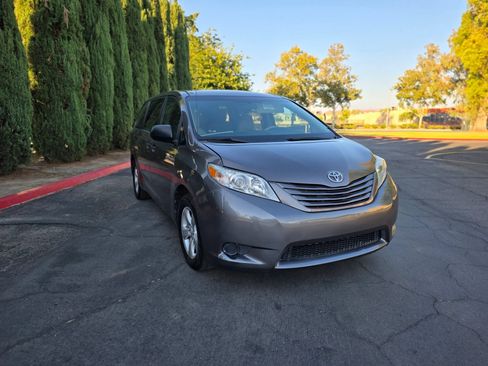 Used 2013 Toyota Sienna L w/ Towing Pkg FWD image 54