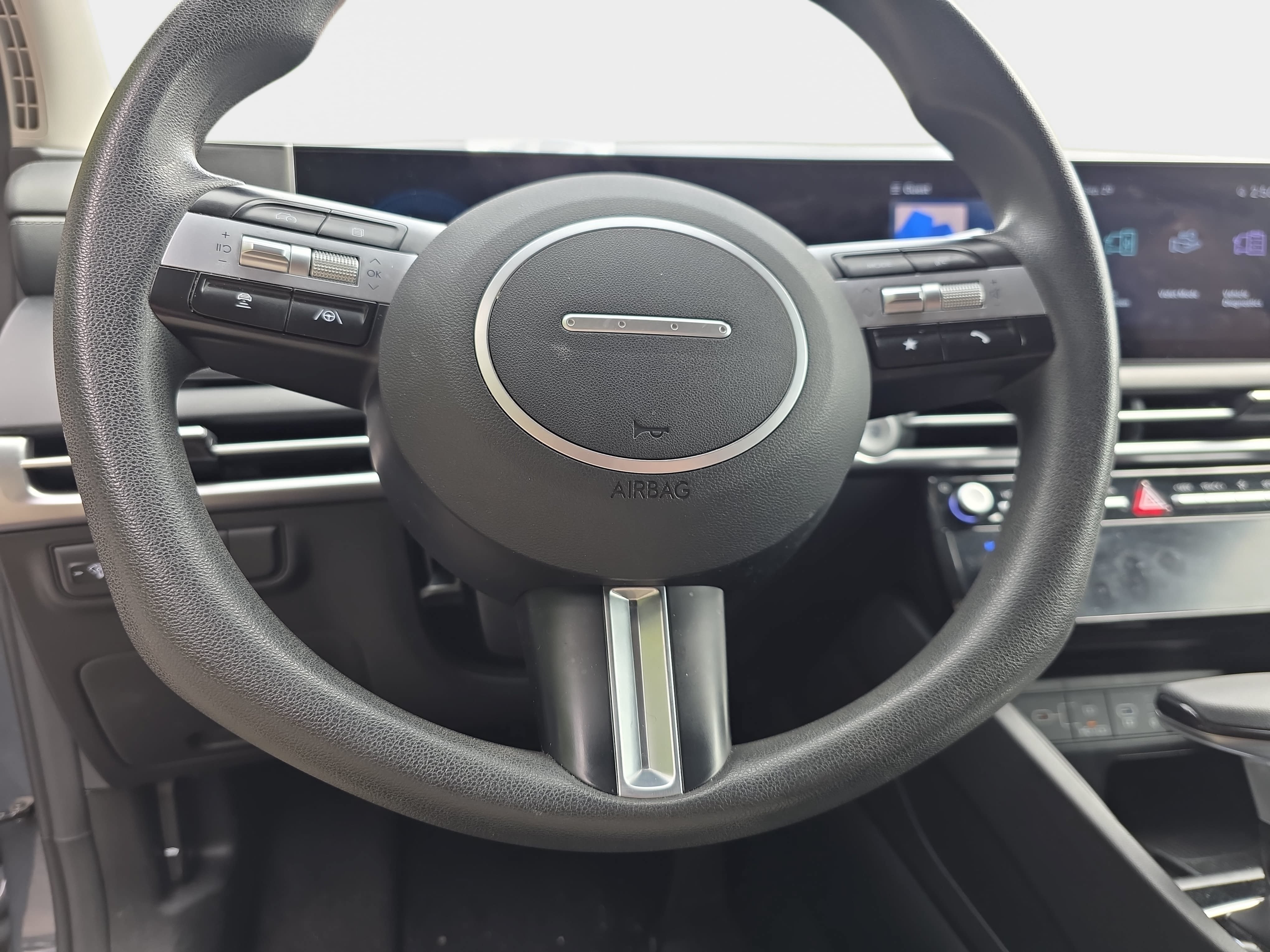 Used 2025 Hyundai Tucson SEL FWD image 8