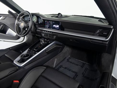 Certified 2022 Porsche 911 Targa 4S AWD/4WD image 35