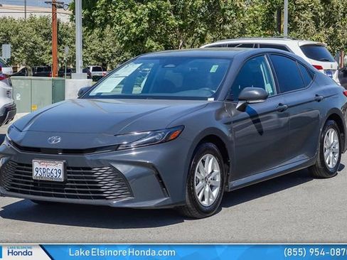 Used 2025 Toyota Camry LE FWD image 4
