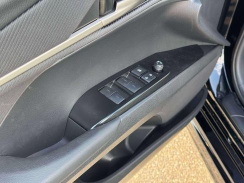 Used 2025 Toyota Camry SE AWD/4WD image 19