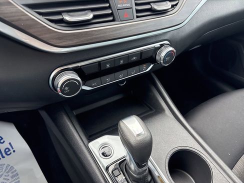 Used 2025 Nissan Altima 2.5 SV image 31